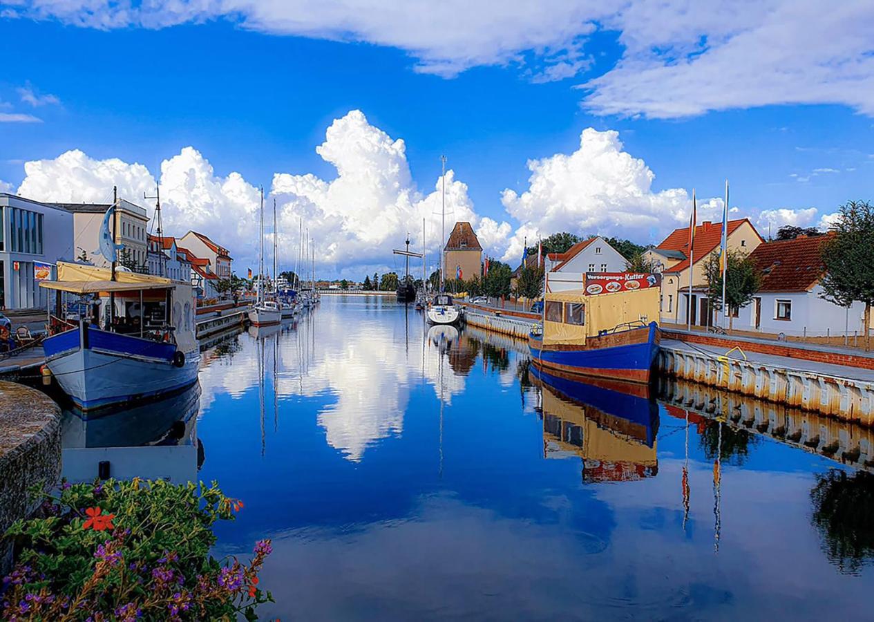 Ferienwohnungen Haus Seebad Ueckermuende Екстериор снимка